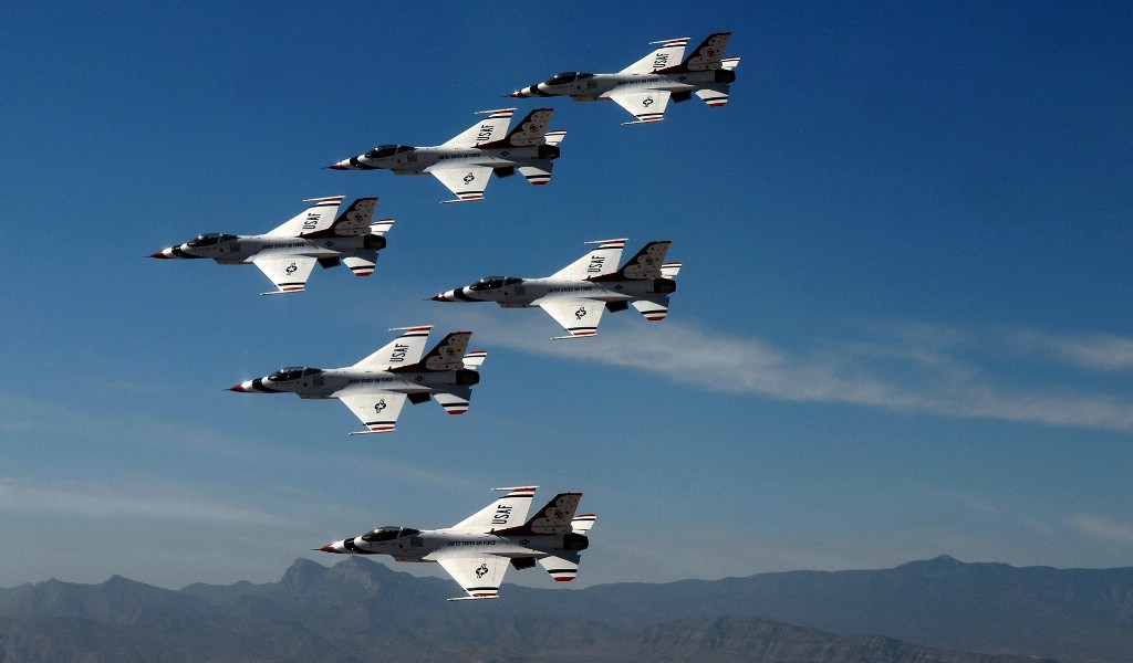 壁纸1024x600美国空军USAF的雷鸟 USAF Thunderbirds 壁纸46壁纸 美国空军USAF的雷壁纸 美国空军USAF的雷图片 美国空军USAF的雷素材 军事壁纸 军事图库 军事图片素材桌面壁纸