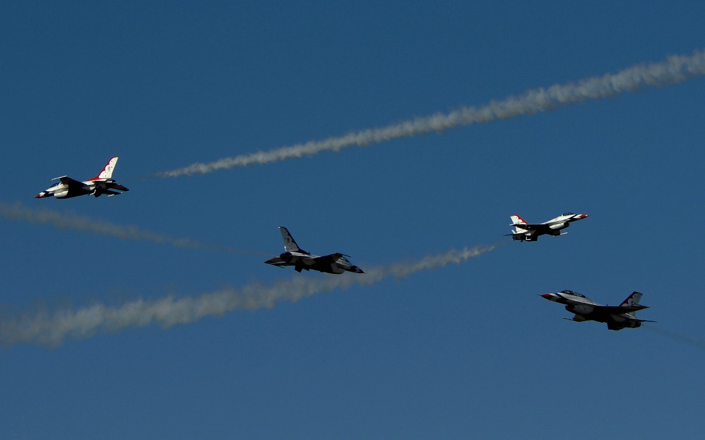 壁纸1440x900美国空军USAF的雷鸟 USAF Thunderbirds 壁纸26壁纸 美国空军USAF的雷壁纸 美国空军USAF的雷图片 美国空军USAF的雷素材 军事壁纸 军事图库 军事图片素材桌面壁纸